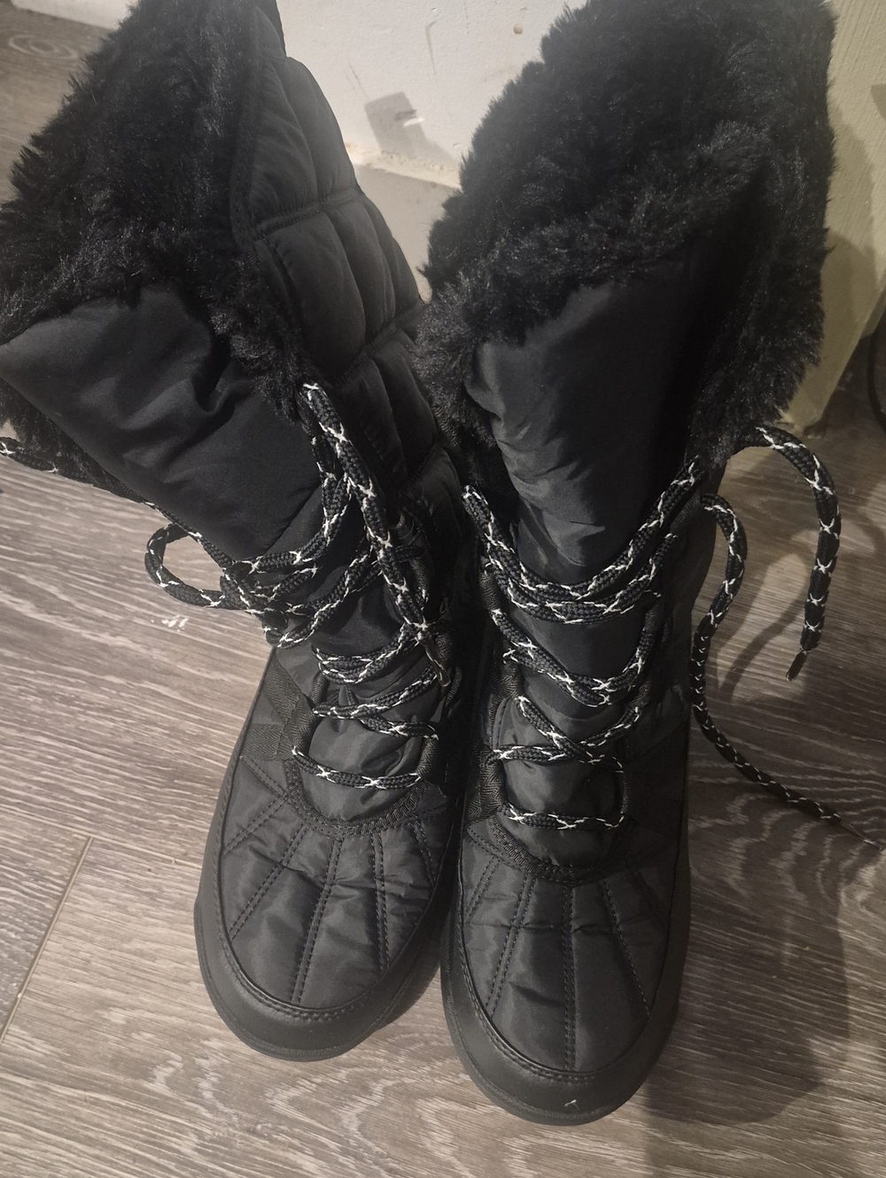 Sorel Women's Black Lace-Up Insulated Winter Boots with Faux Fur Collar